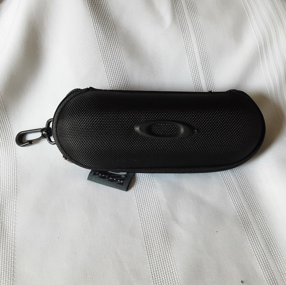NEW Oakley Zip Case